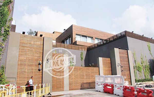 林青霞獲老公贈價值9億多“皇宮”，圖為林青霞豪宅大門口。