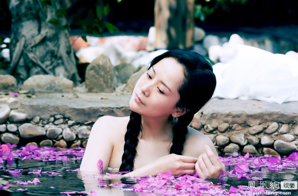 《二炮手》海清裸肩浴照曝光 《二炮手》海清裸肩浴照曝光