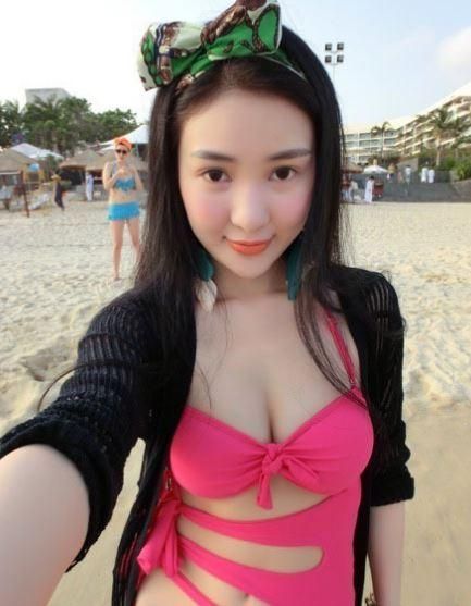 郭美美早前常在網(wǎng)絡(luò)曬性感自拍(資料圖) 郭美美早前常在網(wǎng)絡(luò)曬性感自拍(資料圖)