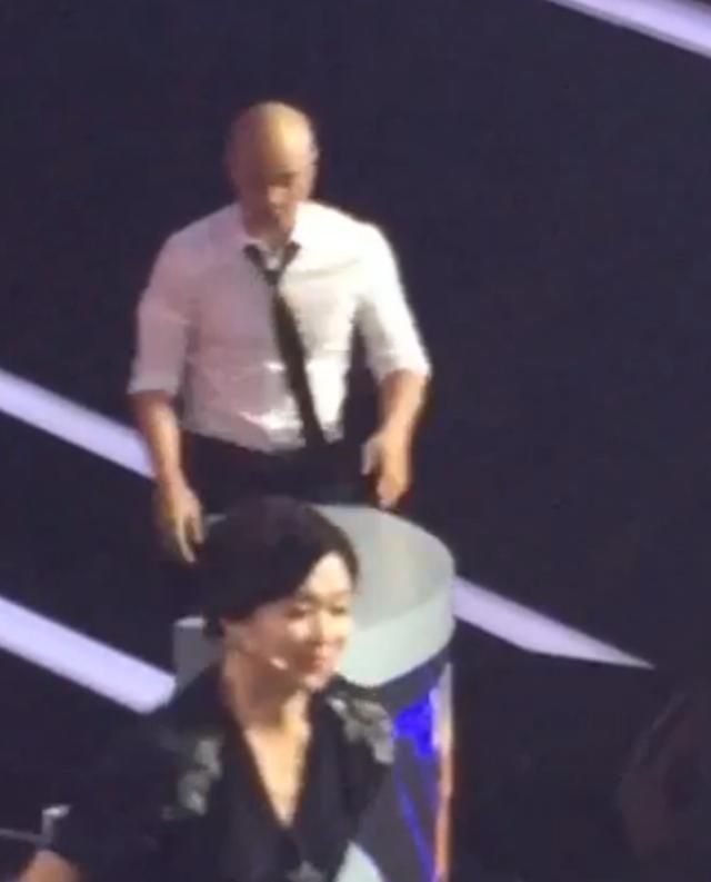 樂(lè)嘉回應(yīng)錄節(jié)目耍酒瘋 稱“問(wèn)心無(wú)愧”