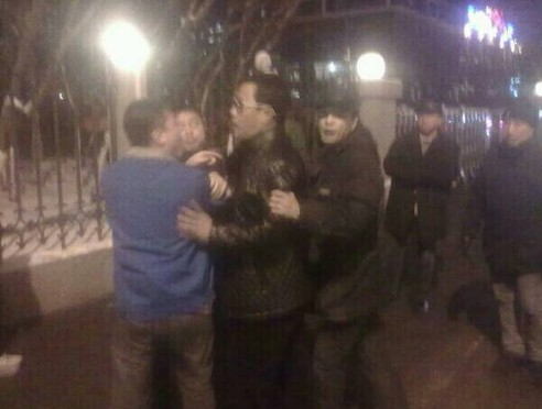 轉發(fā)到微博網曝趙本山徒弟駕無牌路虎追尾打人。