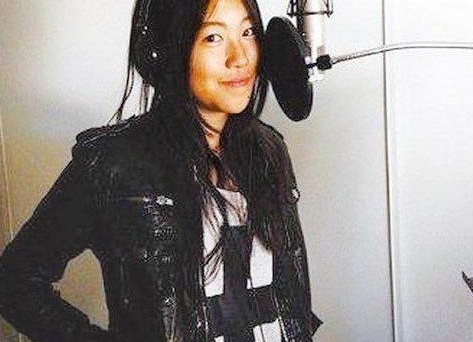 王菲女兒竇靖童的彈唱視頻被網(wǎng)友贊美。（資料圖）