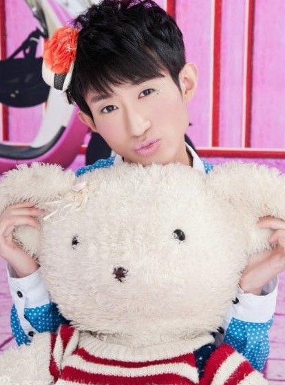 “粉紅哥”畢然寫真。