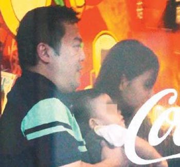 韋汝曾未婚生子，后嫁入豪門