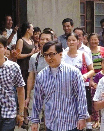 成龍?jiān)谑徍J(rèn)祖歸宗。