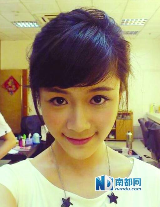 走紅網(wǎng)絡(luò)后私房照流出。