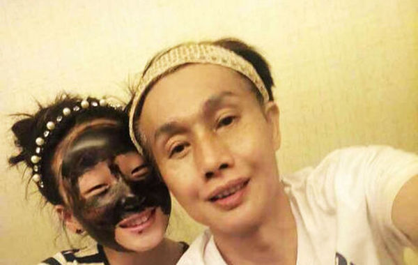 據(jù)悉，2011年，鄧建國在廣州舉行婚禮迎娶90后“干女兒”黃梓琪。