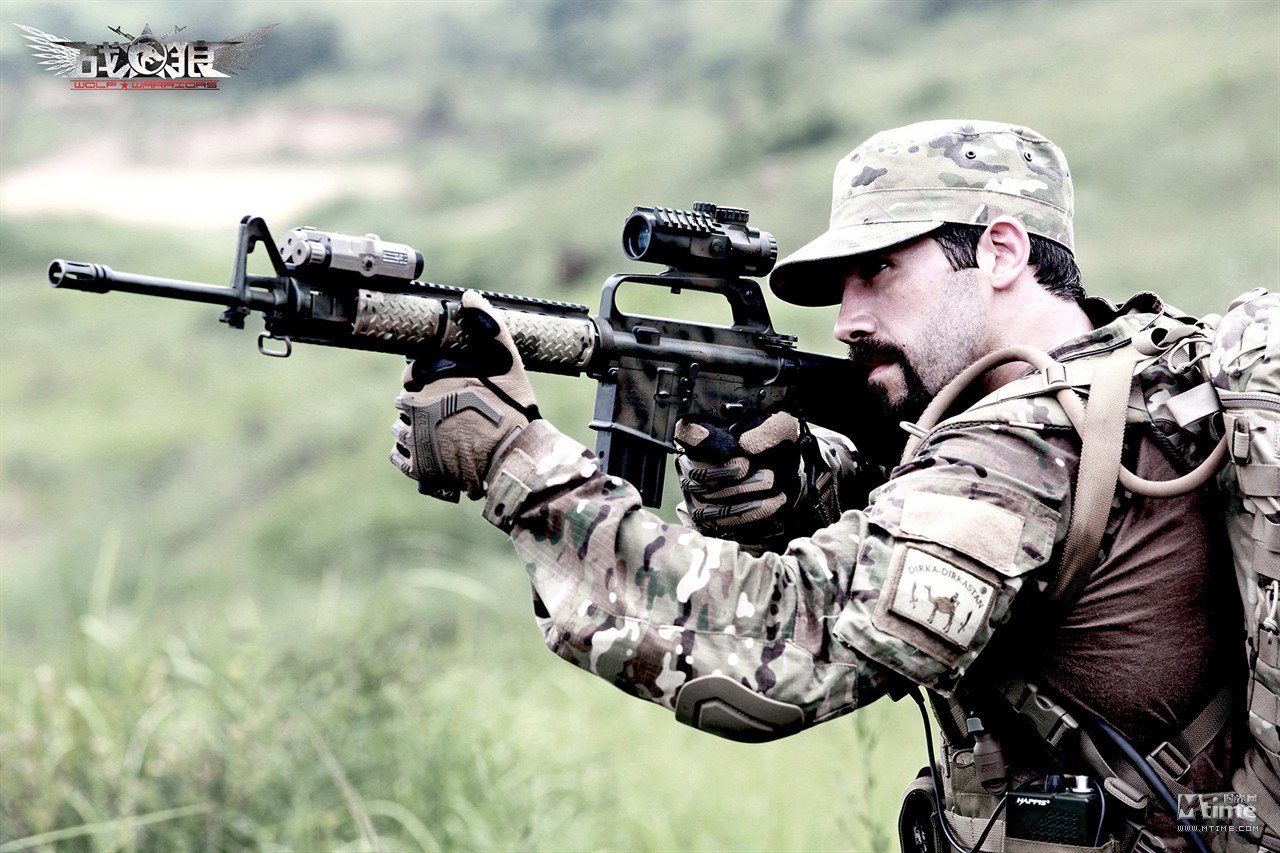 《戰(zhàn)狼》曝純爺們終極海報