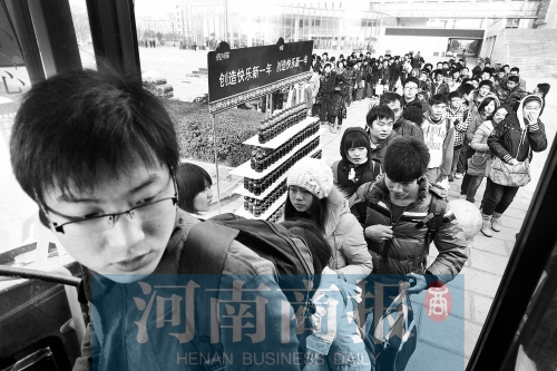 BRT專車進校園送放假學子去車站 BRT專車進校園送放假學子去車站