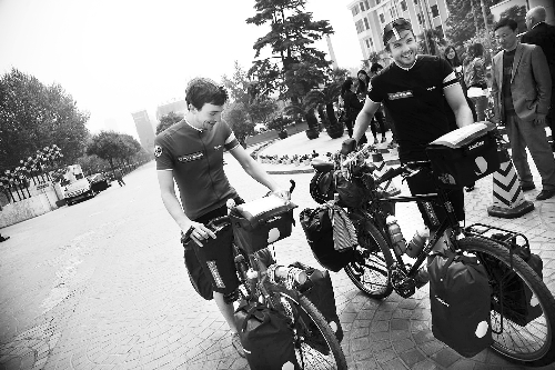 他們說，希望唇腭裂患兒能開口微笑 邱曉峰/圖