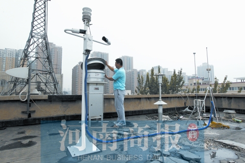 鄭州灰霾監(jiān)測站正在調(diào)試，預(yù)計(jì)9月將正式投入使用 記者 鄧萬里/攝