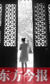 前日，鄭州市碧沙崗地下公共納涼點(diǎn)的入口