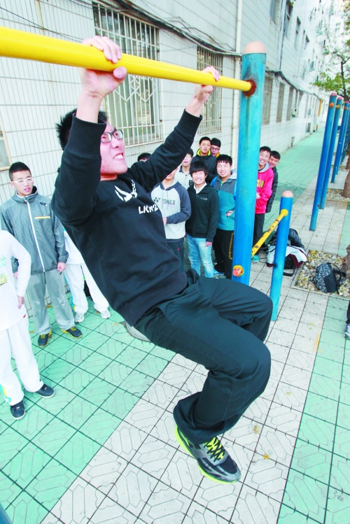 對于對外開放體育設(shè)施的學(xué)校，市民滿懷期待。