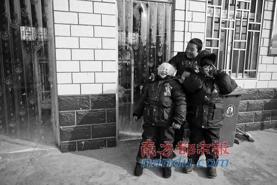 少不更事的孤兒被送往開封市福利院。