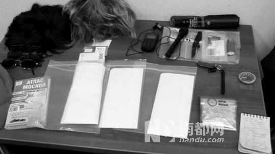 在福格爾身上發(fā)現的技術裝備和易容用具。