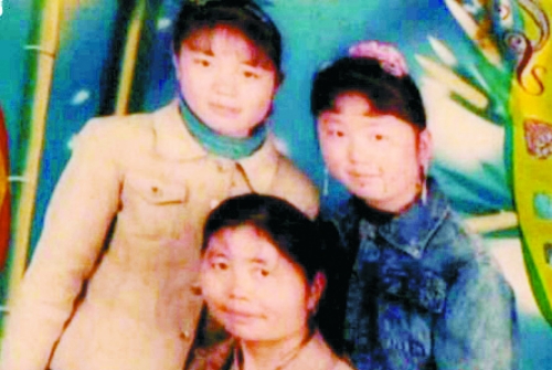 兩個(gè)女兒已長(zhǎng)大成人,妻子也已歸來(lái),這個(gè)分離12年的家庭,離幸福越來(lái)越近(翻拍)。