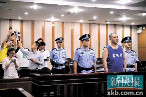 廣州市民政局民間組織管理局稽查處原處長李軍犯猥褻兒童罪，被判處有期徒刑4年。記者 孫毅/攝