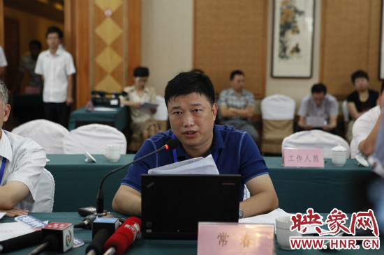 消費(fèi)者代表常春發(fā)言