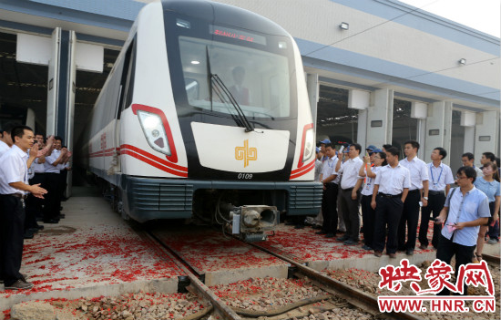 0109號(hào)地鐵進(jìn)行試運(yùn)行 0109號(hào)地鐵進(jìn)行試運(yùn)行