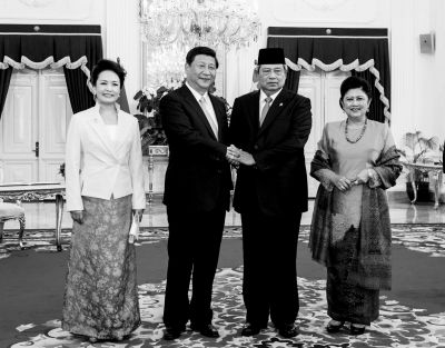 2日，國(guó)家主席習(xí)近平在雅加達(dá)同印度尼西亞總統(tǒng)蘇西洛舉行會(huì)談。 新華社發(fā)