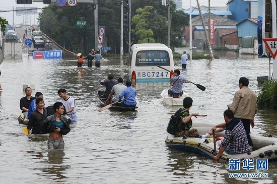 臺(tái)風(fēng)“菲特”造成浙江余姚市城區(qū)大面積被淹，城市交通基本癱瘓，部分區(qū)域停電停水。