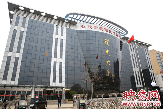 2011年4月，蘭考縣為民服務(wù)中心入住陽光大廈，目前，共有行政職能部門39個(gè)