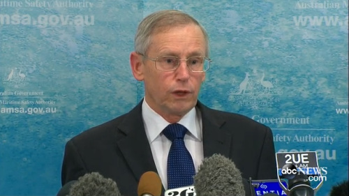 澳大利亞海事局官員正在介紹關(guān)于馬航失聯(lián)客機(jī)的搜索情況。