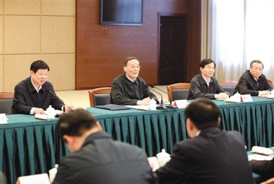 3月25日，王岐山在山東省臨沂市蒙陰縣主持召開蒙陰縣委常委擴(kuò)大會議。