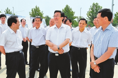 郭庚茂謝伏瞻等在鄭州航空港經(jīng)濟(jì)綜合實驗區(qū)調(diào) 郭庚茂謝伏瞻等在鄭州航空港經(jīng)濟(jì)綜合實驗區(qū)調(diào)