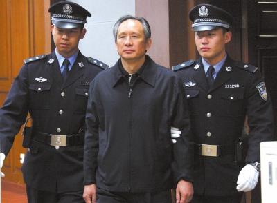 昨天，被告人張曙光在法庭上聽取宣判。新華社發(fā)