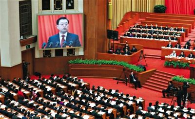 十二屆全國人大三次會議舉行第二次全體會議，全國人大常委會委員長張德江作全國人大常委會工作報告。