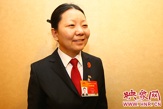 全國人大代表、河南省寶豐縣人民法院副院長、鬧店鎮(zhèn)法庭庭長朱正栩