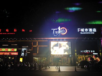 徐鋼在泉州市委書記任上將與他交往密切的商人引入泉州古城區(qū)開發(fā)文化創(chuàng)意產業(yè)。