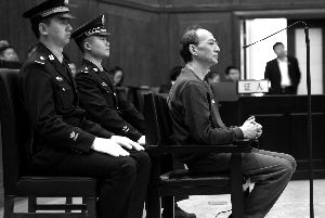 昨天，北京市二中院公開審理了劉軍誼受賄案，現(xiàn)場有上百人參加旁聽。首席攝影記者 吳寧/攝