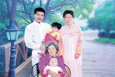 徐純合與家人合影。徐純合微博截圖