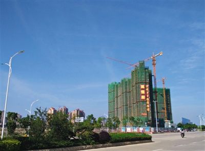 泉州東海片區(qū)海悅府地產(chǎn)項(xiàng)目。該項(xiàng)目開發(fā)公司董事蔡俊偉于春節(jié)前被帶走調(diào)查。