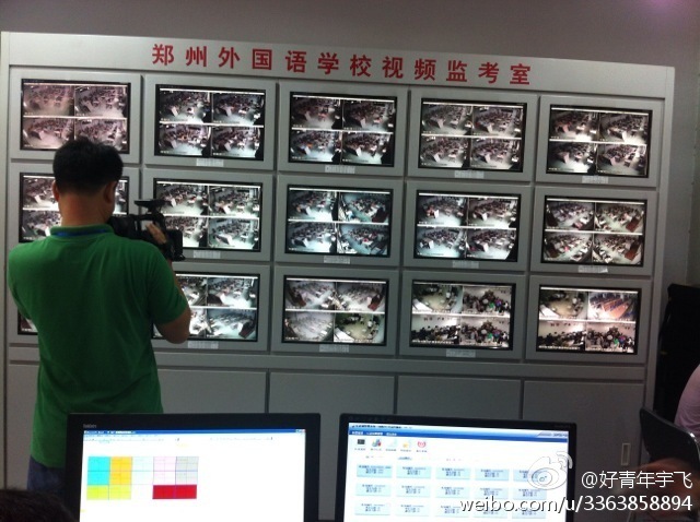在鄭州外國語中學監(jiān)控室，映象網(wǎng)記者看到，各考點秩序井然。