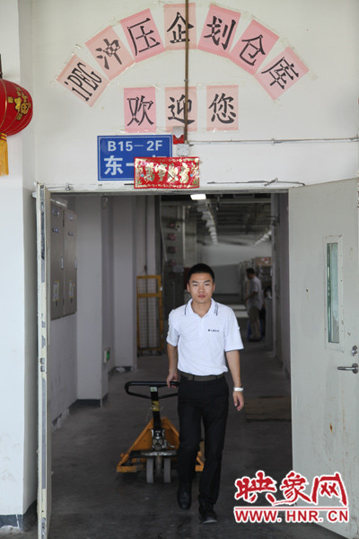 深入生產一線，真實體驗工友的生產環(huán)境