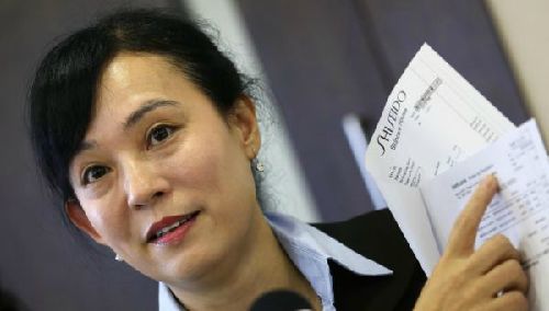 翁靜晶11月16日召開記者會(huì)交代定慧寺賬目詳情。