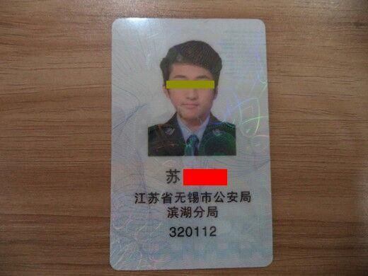 男子制作假經(jīng)查證在酒吧執(zhí)法。