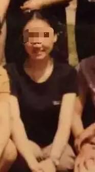 吳老師教音樂(lè)，已在該校工作十幾年。