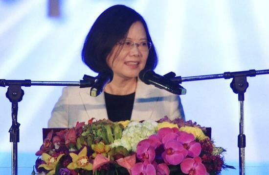 蔡英文向教師溫情喊話(huà)教師嗆：太晚了?。▓D片來(lái)源：臺(tái)灣《聯(lián)合報(bào)》）