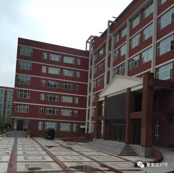 17歲高中男生教室里掐死女同學(xué)，被訴故意殺人和強奸