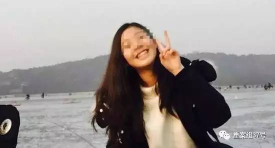 17歲高中男生教室里掐死女同學(xué)，被訴故意殺人和強奸