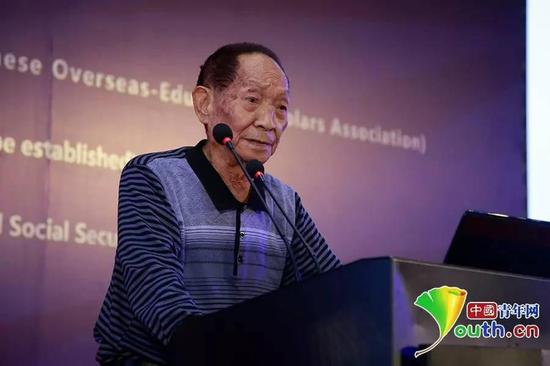 袁隆平院士在第十屆海外高層次人才座談會(huì)暨海外院士青島行“雁棲湖論壇”中發(fā)言。 中國(guó)青年網(wǎng)記者 李拓?cái)z