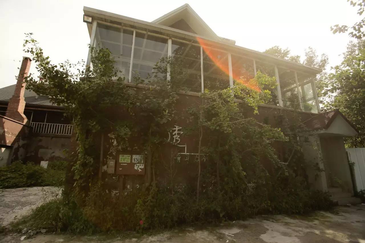 ▲失戀博物館位于北京市通州區(qū)宋莊鎮(zhèn)的一個(gè)重創(chuàng)空間內(nèi)，這里是一個(gè)藝術(shù)家集聚區(qū)。