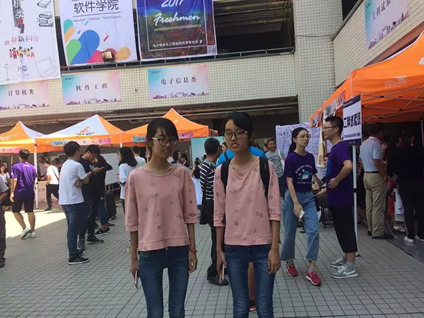 雙胞胎姐妹花劉玲馨、劉玲潔。