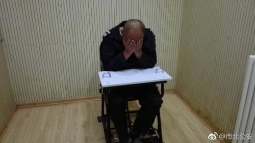  打人男子。圖片來(lái)源：青島市公安局市北分局官方微博