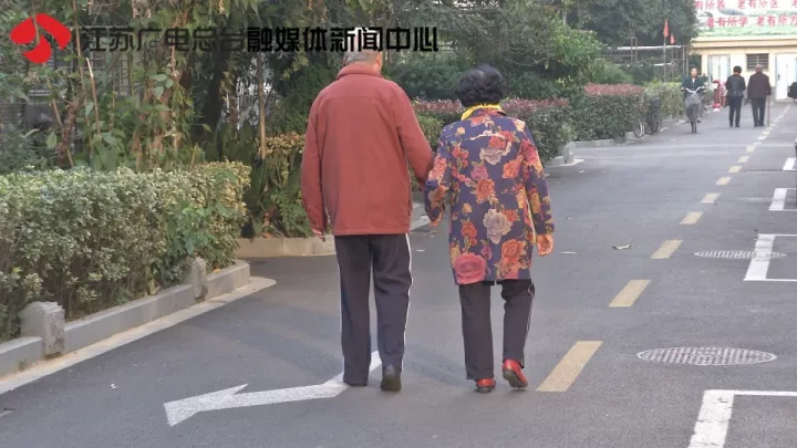 老太秀恩愛(ài)！網(wǎng)友被一封跨越60年的情書甜哭了