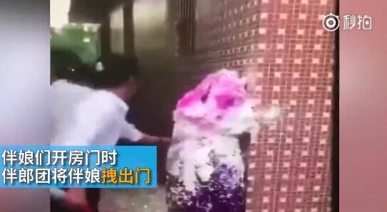 據(jù)澎湃新聞消息，近日廣東江門開平某村又現(xiàn)惡俗婚鬧。男方兄弟團(tuán)去接新娘的時候，先用彩帶對著姐妹團(tuán)狂噴，后來甚至有人用滅火器直接噴伴娘面部，害的伴娘差點(diǎn)被送進(jìn)醫(yī)院。